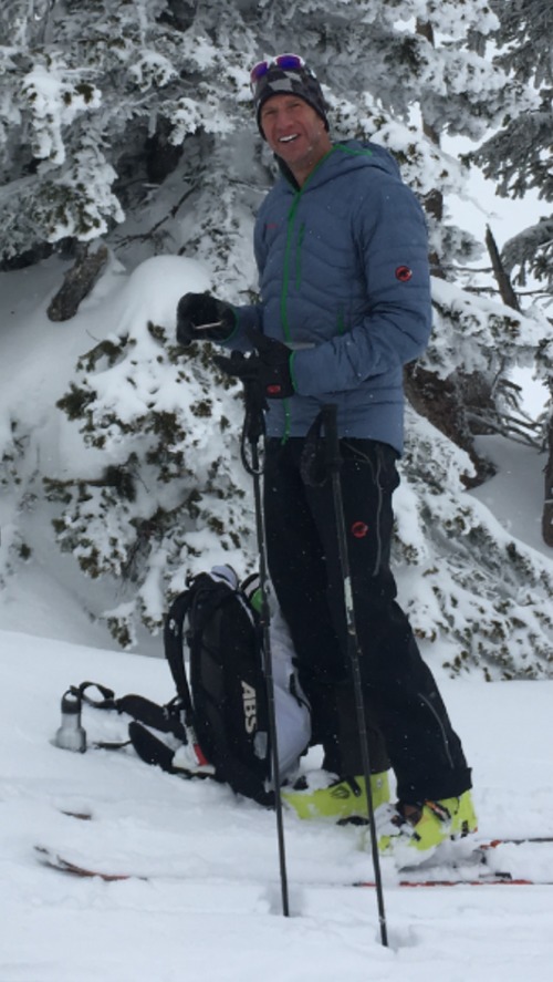 Elliot Weintrob skiing on a snowy hill